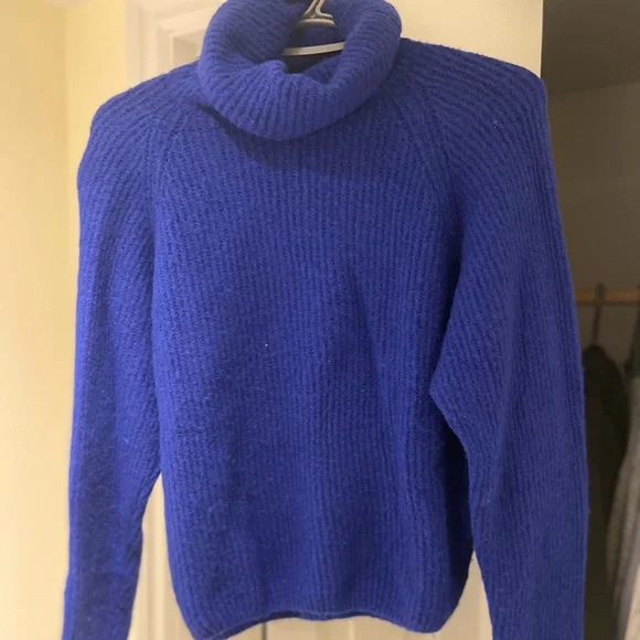 Blue sweater 💙 - Picture 1 of 2